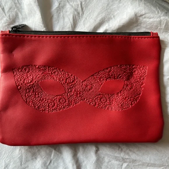 3 for $20! 2 Ipsy Bags - Picture 7 of 11